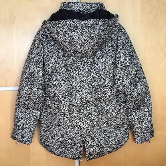 Varley Carmeline Puffer Jacket in Micro Leopard Print - Picture 15 of 16